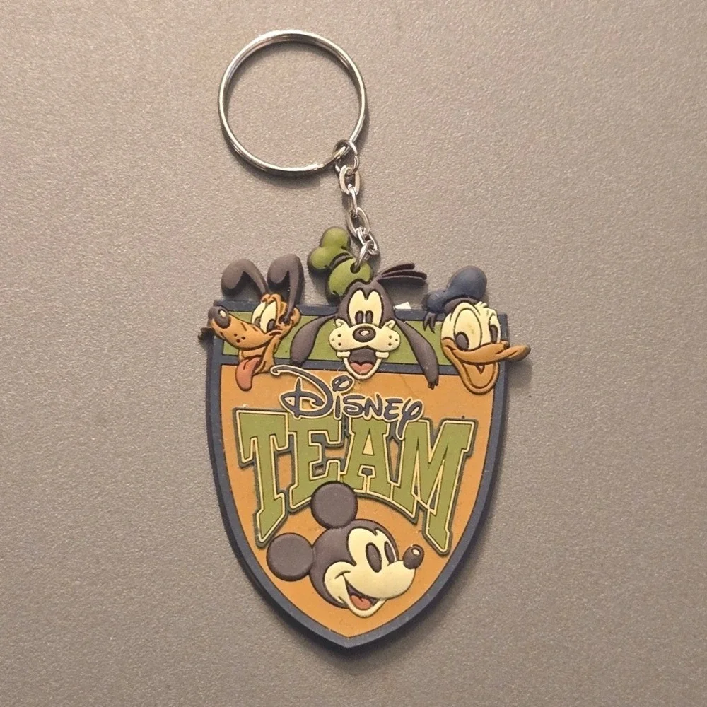 Vtg Walt Disney World Cast Exclusive Disney Team Rubber Keychain Mickey Goofy